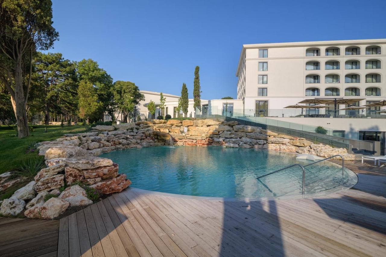 Hotel Ensana Aquahouse Saints Constantine and Helena Exterior foto The hotel's swimming pool